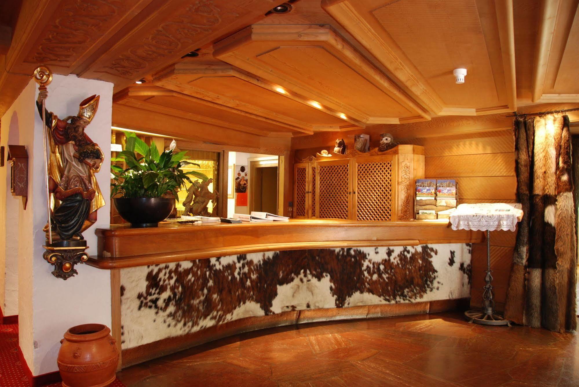 Almhof Hotel Call San Vigilio Di Marebbe Bagian luar foto